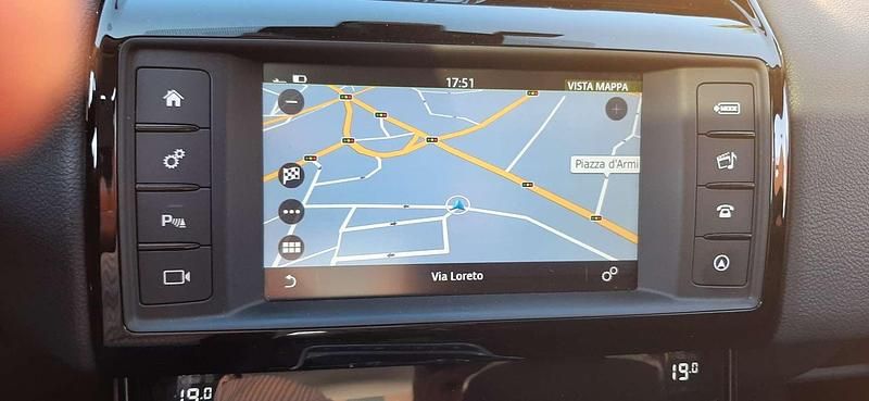 Occasion Jaguar XE Portfolio 179 ch (131 kW) 2017 Vert Berline