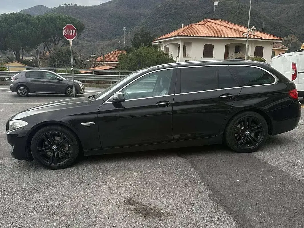 Usata BMW 520 Comfort Edition 184 CV (135 kW) 2011 Nero Station wagon