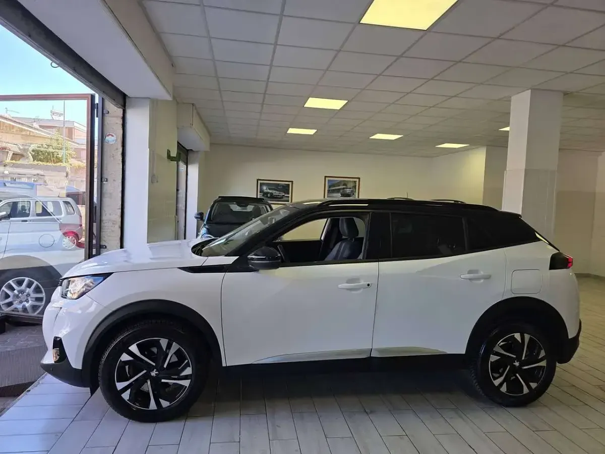 Usata Peugeot 2008 Allure 131 CV (96 kW) 2020 Bianco + tetto nero SUV