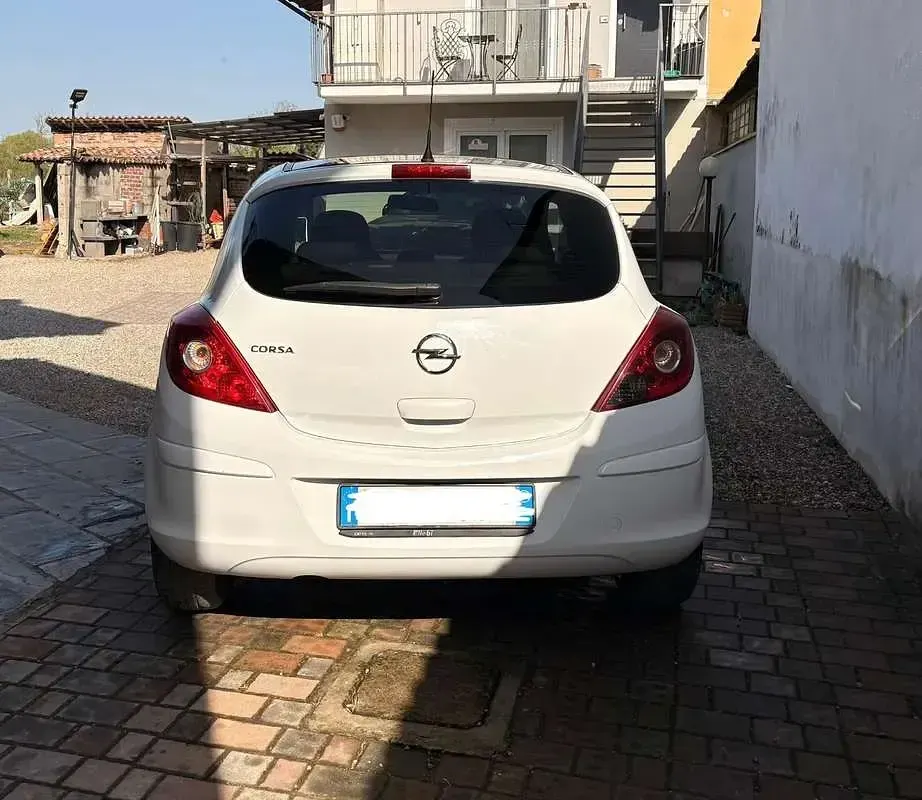 Usata Opel Corsa Edition 101 CV (74 kW) 2013 Utilitaria