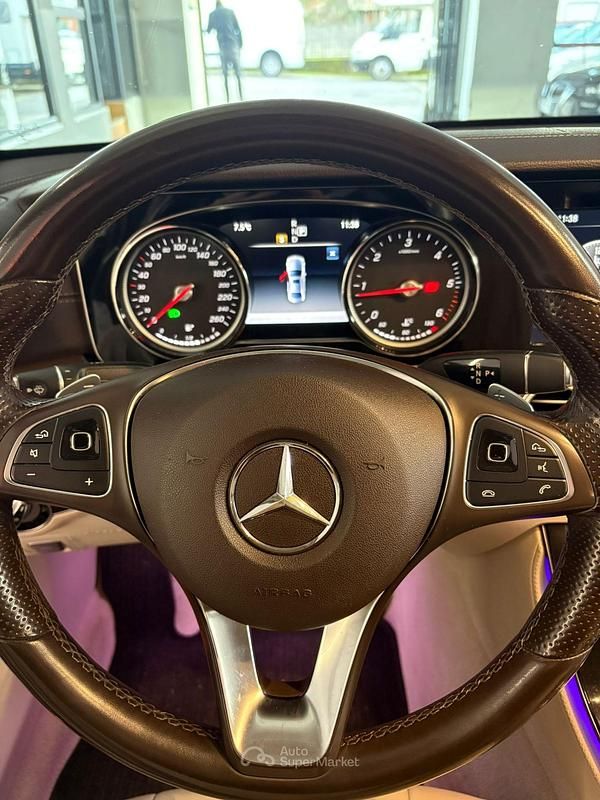 Usata Mercedes E220 194 CV (142 kW) 2017 Blu Berlina