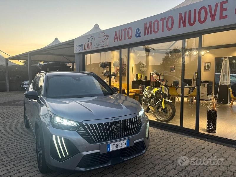 Usata Peugeot 2008 GT 131 CV (96 kW) 2024 Grigio SUV