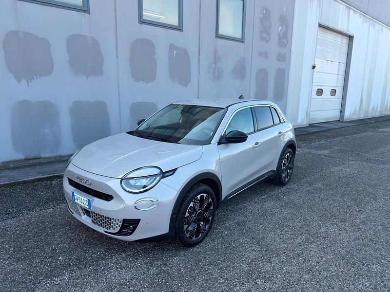 Usata Fiat 600 La Prima 135 CV (99 kW) 2025 Beige SUV