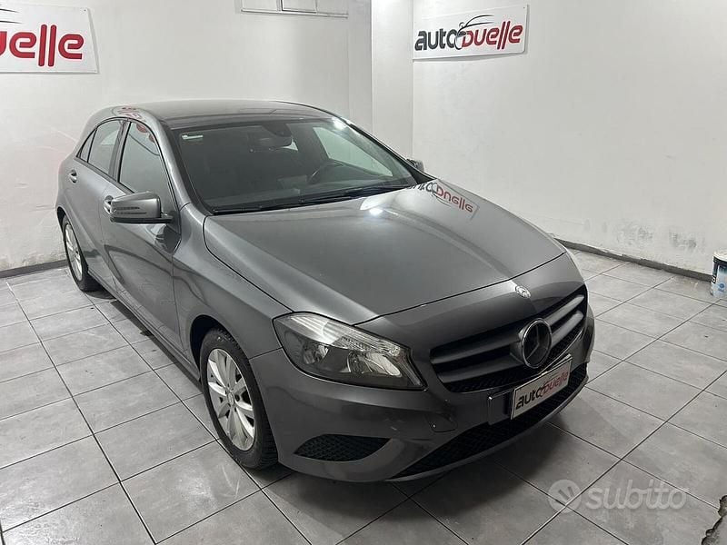 Usata Mercedes A180 Executive 108 CV (79 kW) 2015 Grigio Berlina
