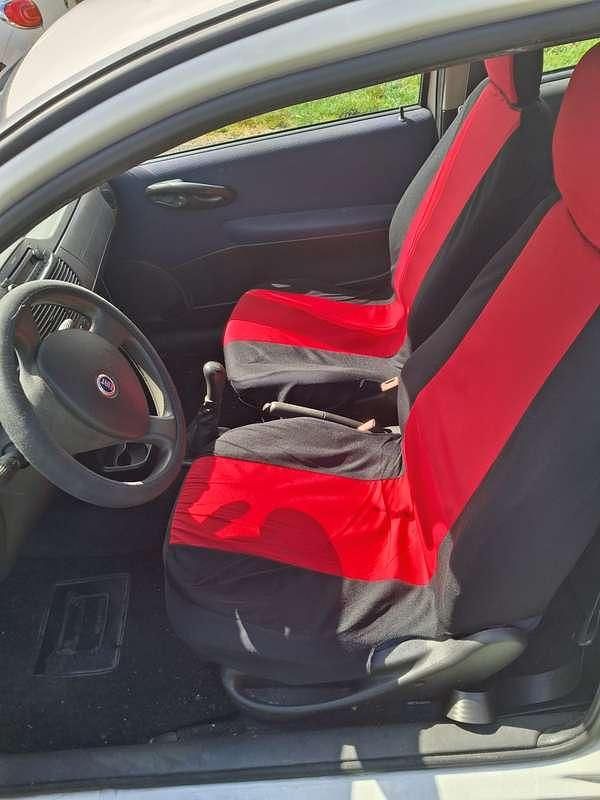 Usata Fiat Punto Dynamic 69 CV (50 kW) 2003 Bianco Utilitaria