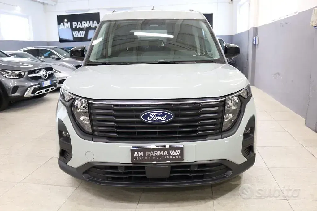 Usata Ford Tourneo Courier Titanium 125 CV (91 kW) 2024 Grigio Monovolume