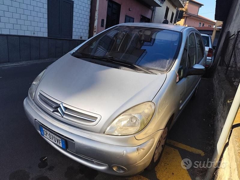 Grigio Usata 2004 Citroën Xsara Monovolume | 1100 € (Buon prezzo) - Immagine 1/4