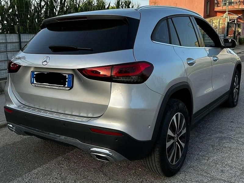 Usata Mercedes GLA200 Business 150 CV (110 kW) 2020 Grigio SUV