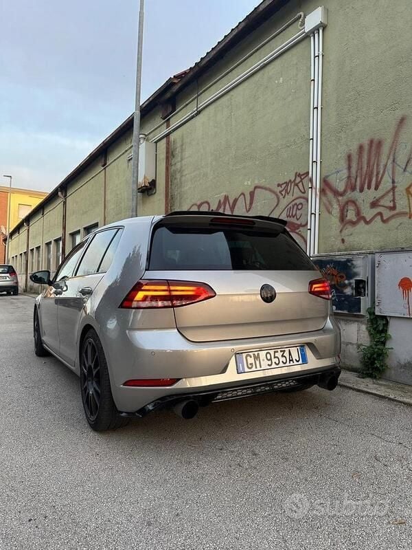 Grigio Usata 2019 VW Golf VII Tre volumi | 16.000 € (Ottimo prezzo) - Immagine 1/4