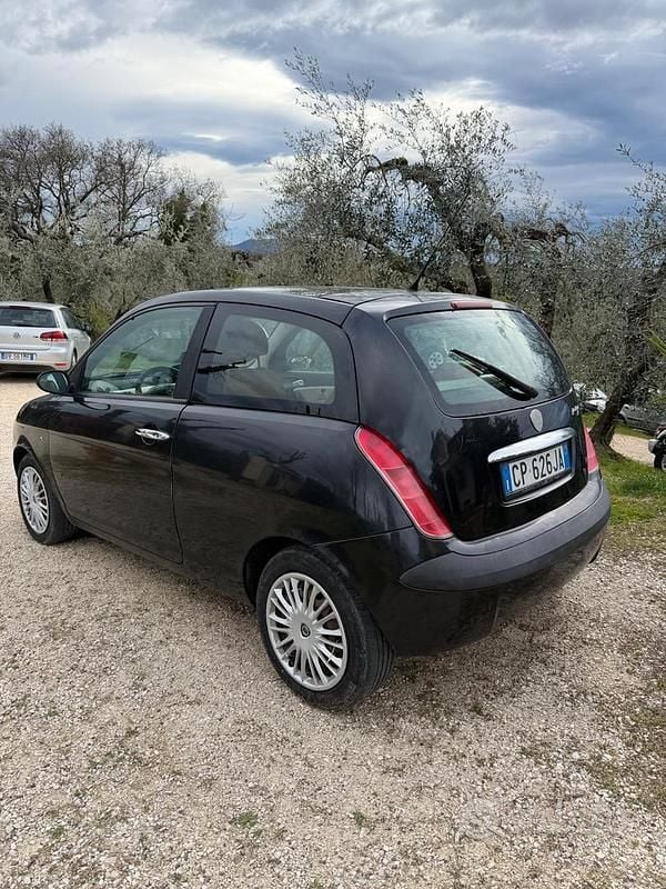Usata Lancia Ypsilon 75 CV (55 kW) 2008 Nero Utilitaria