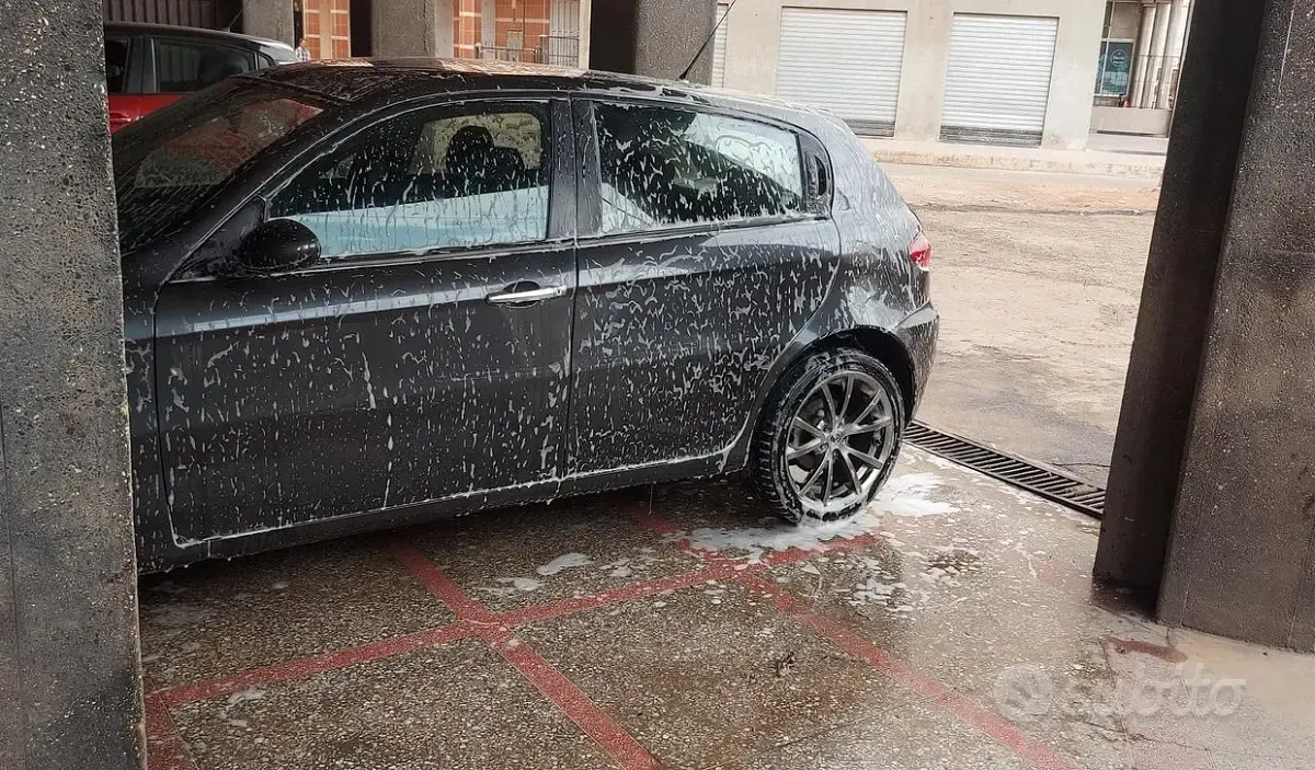 Usata Alfa Romeo 147 120 CV (88 kW) 2007 Grigio Utilitaria