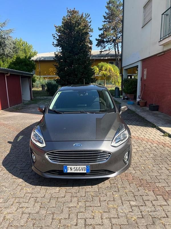 Usata Ford Fiesta 101 CV (74 kW) 2018 Grigio Utilitaria
