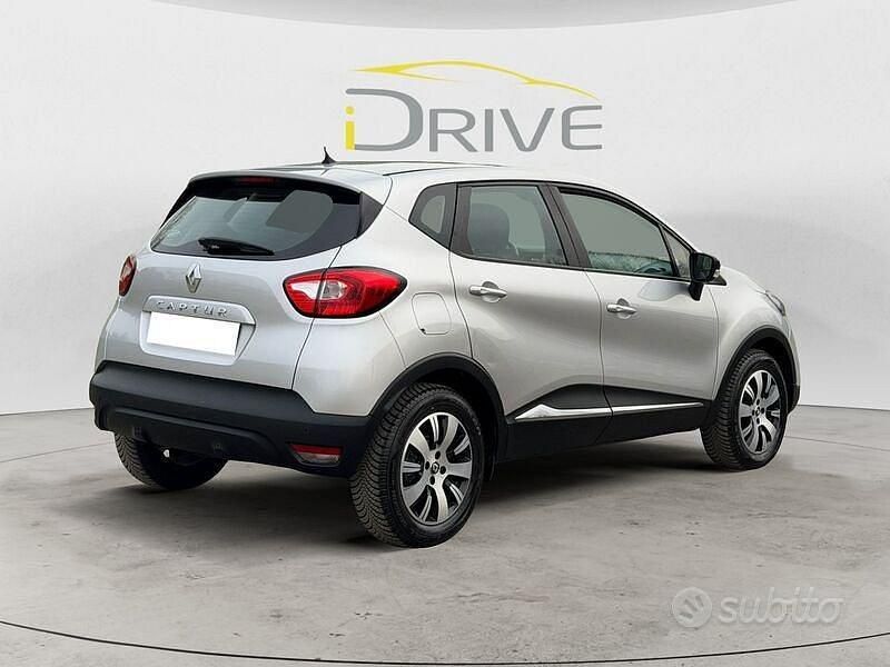 Usata Renault Captur Business 90 CV (66 kW) 2016 Grigio SUV
