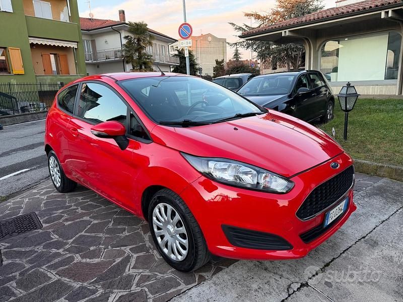 Usata Ford Fiesta Titanium 95 CV (69 kW) 2017 Rosso Coupé