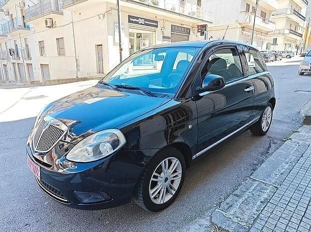 Usata Lancia Ypsilon 69 CV (50 kW) 2011 Nero Utilitaria