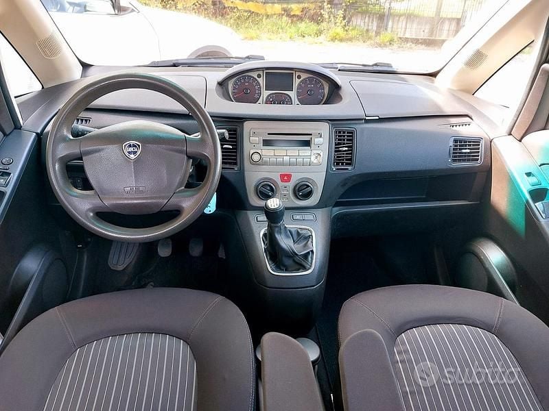 Usata Lancia Musa 90 CV (66 kW) 2008 Grigio Monovolume