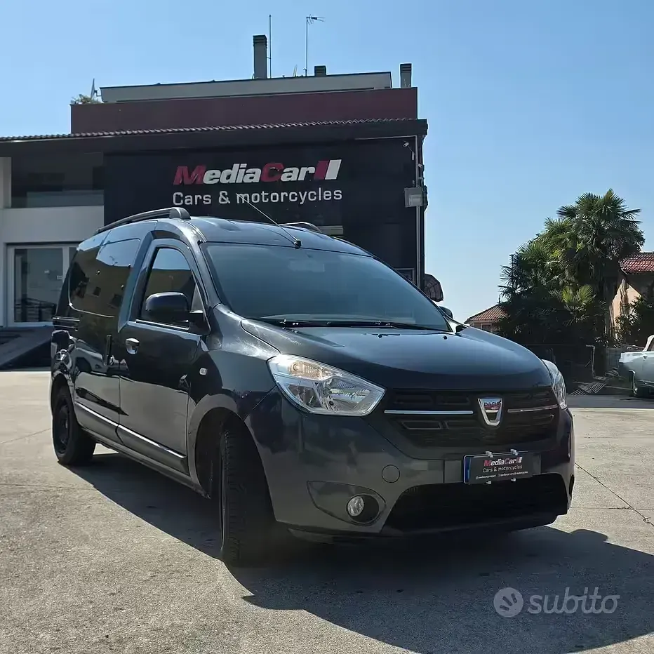 Usata Dacia Dokker Comfort 90 CV (66 kW) 2018 Grigio Monovolume