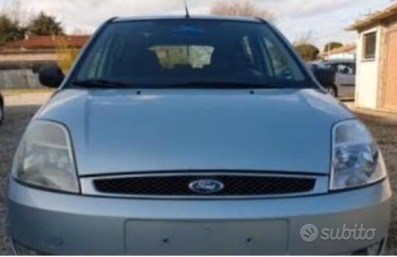 Usato 2004 Ford Fiesta 1.1 Benzin 53 CV (1.500 €)