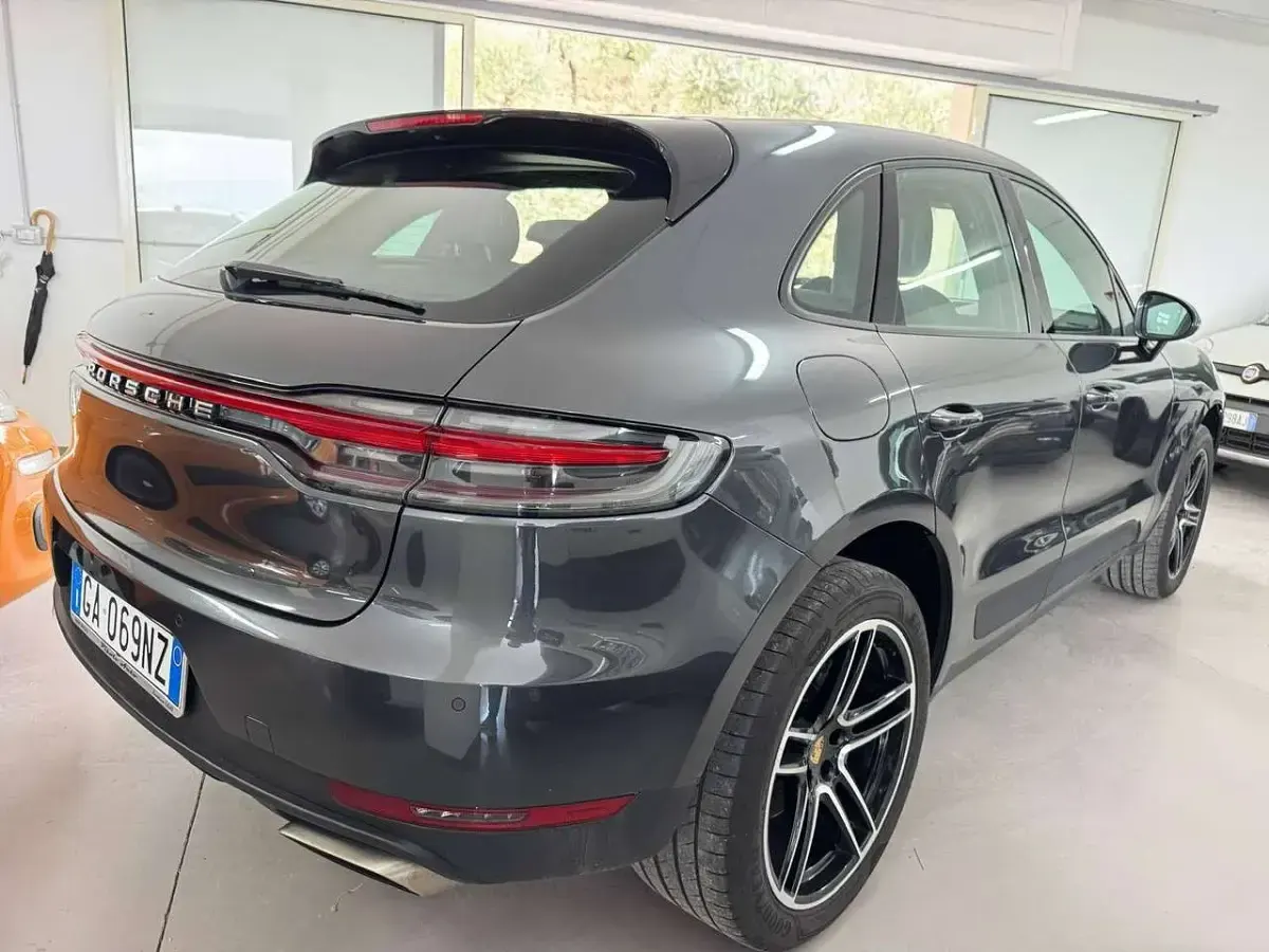 Usata Porsche Macan 245 CV (180 kW) 2020 Grigio SUV