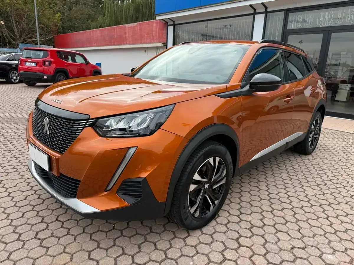 Usata Peugeot 2008 Allure 101 CV (74 kW) 2023 Arancione SUV