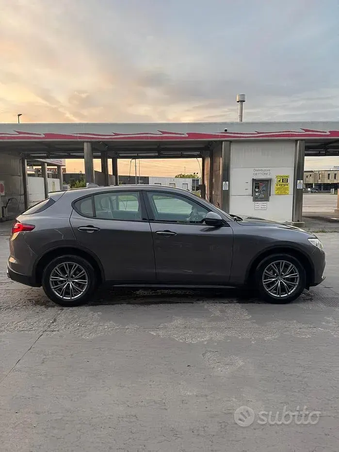 Usata Alfa Romeo Stelvio 190 CV (139 kW) 2018 Grigio SUV