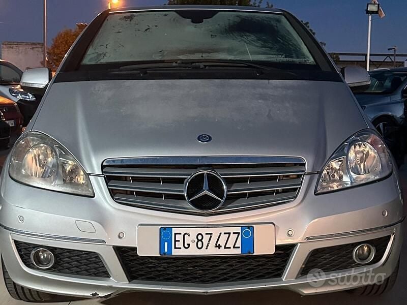 Usata Mercedes A180 95 CV (69 kW) 2011 Grigio Utilitaria