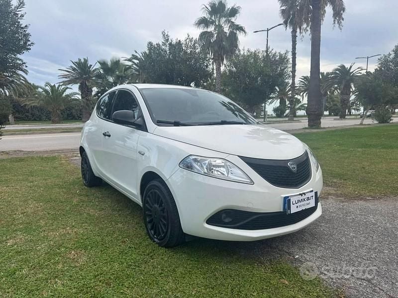 Bianco Usata 2019 Lancia Ypsilon S Due volumi | 9490 € (Buon prezzo) - Immagine 1/4