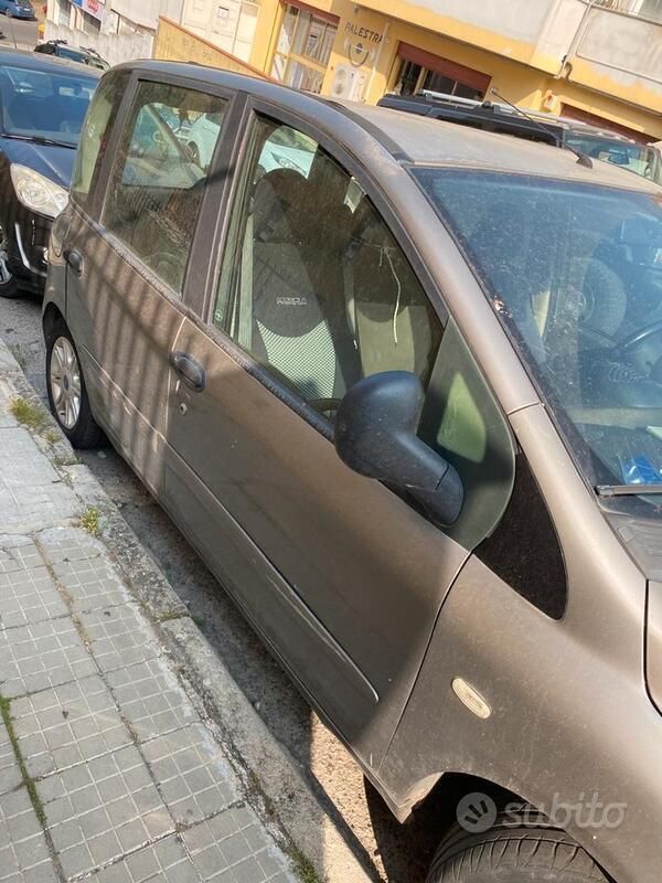 Usata Fiat Multipla 120 CV (88 kW) 2007 Grigio Monovolume