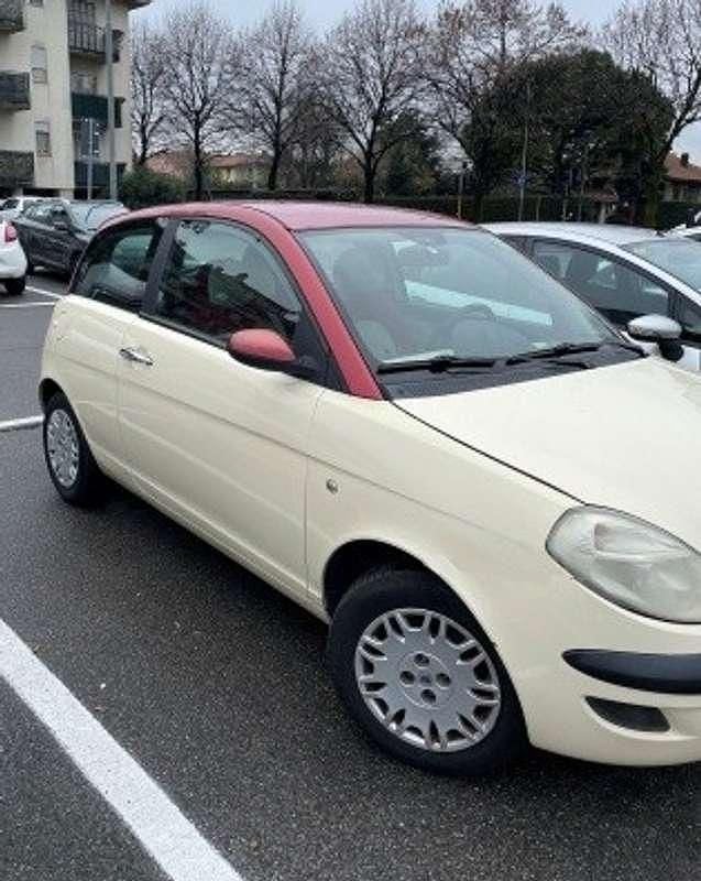 Usata Lancia Ypsilon 60 CV (44 kW) 2005 Beige Utilitaria