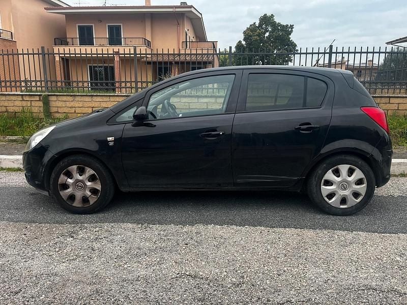 Usata Opel Corsa 2011 Nero Utilitaria