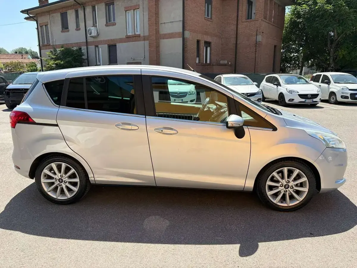 Usata Ford B-MAX Titanium 87 CV (63 kW) 2016 Argento Monovolume