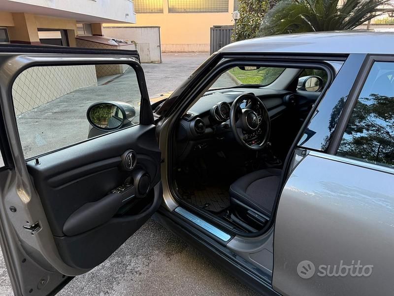 Usata Mini ONE 102 CV (75 kW) 2020 Grigio Utilitaria