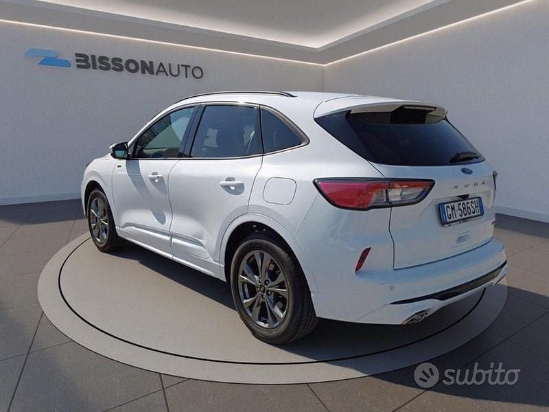 Usata Ford Kuga ST-Line 190 CV (139 kW) 2023 Bianco frozen SUV