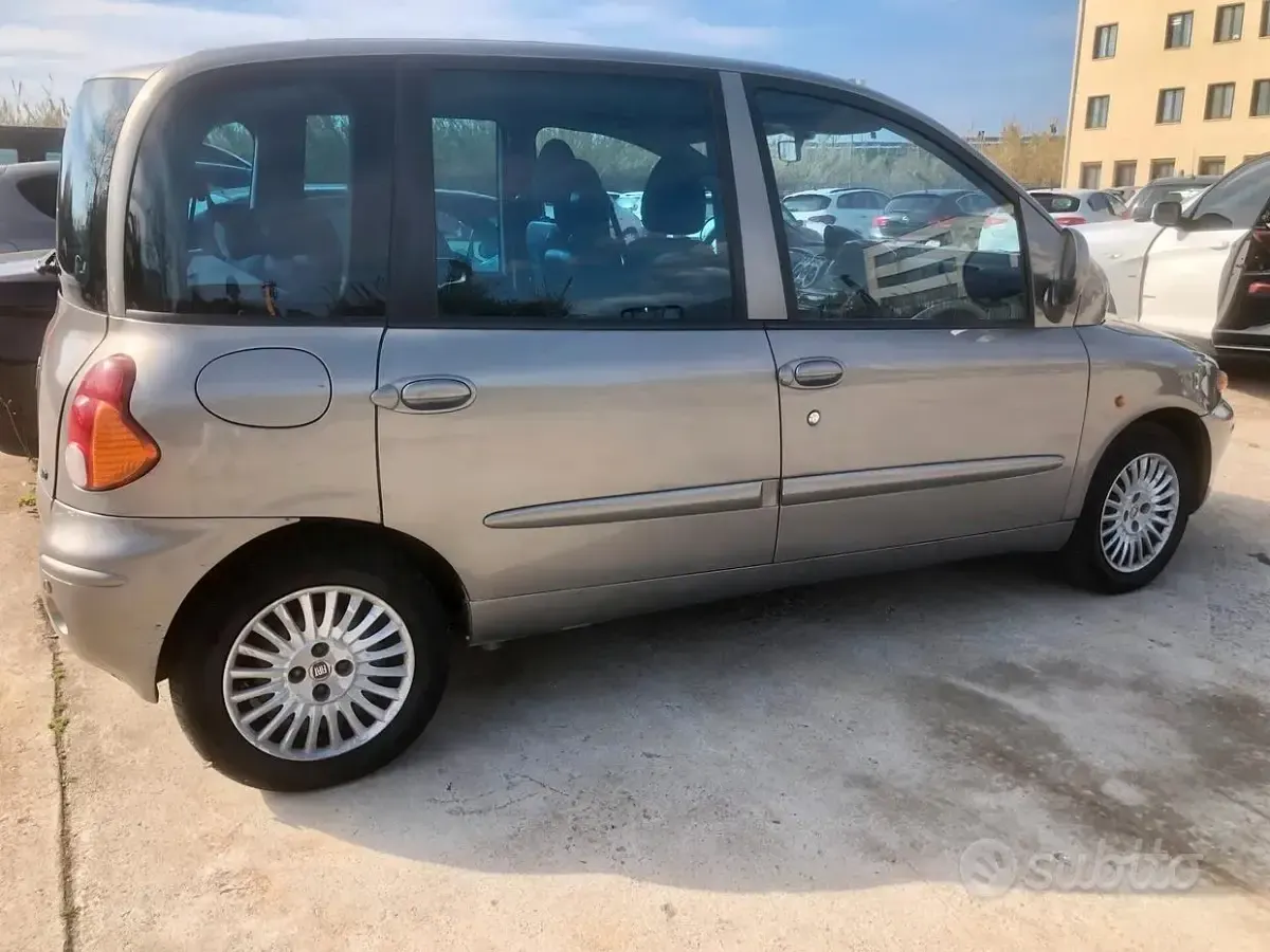 Usata Fiat Multipla 116 CV (85 kW) 2002 Grigio Monovolume