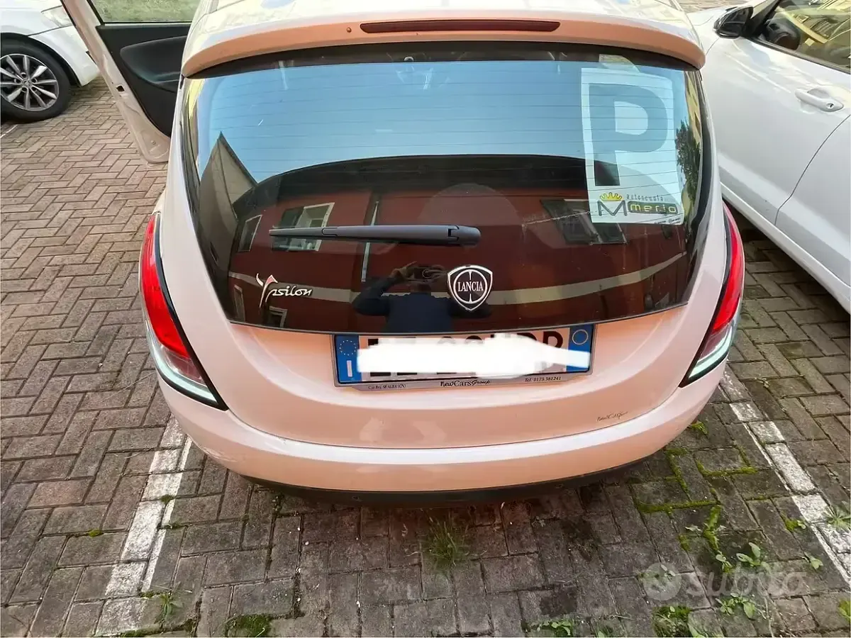 Usata Lancia Ypsilon 60 CV (44 kW) 2015 Bianco Utilitaria