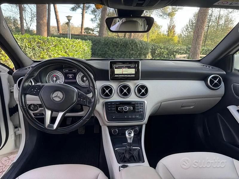 Usata Mercedes A180 Urban 122 CV (89 kW) 2015 Bianco Berlina