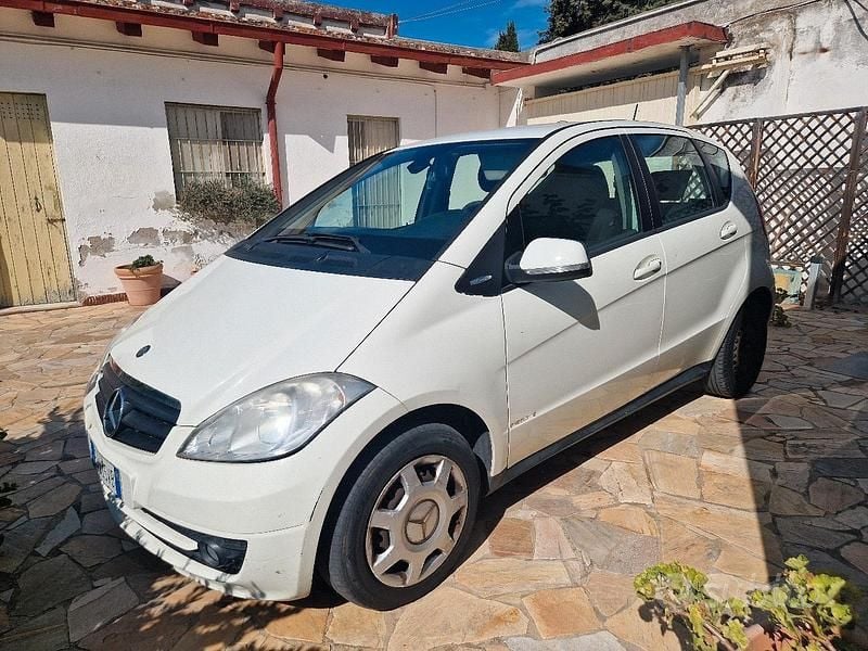 Bianco Usata 2011 Mercedes A150 Monovolume | 1600 € - Immagine 1/4