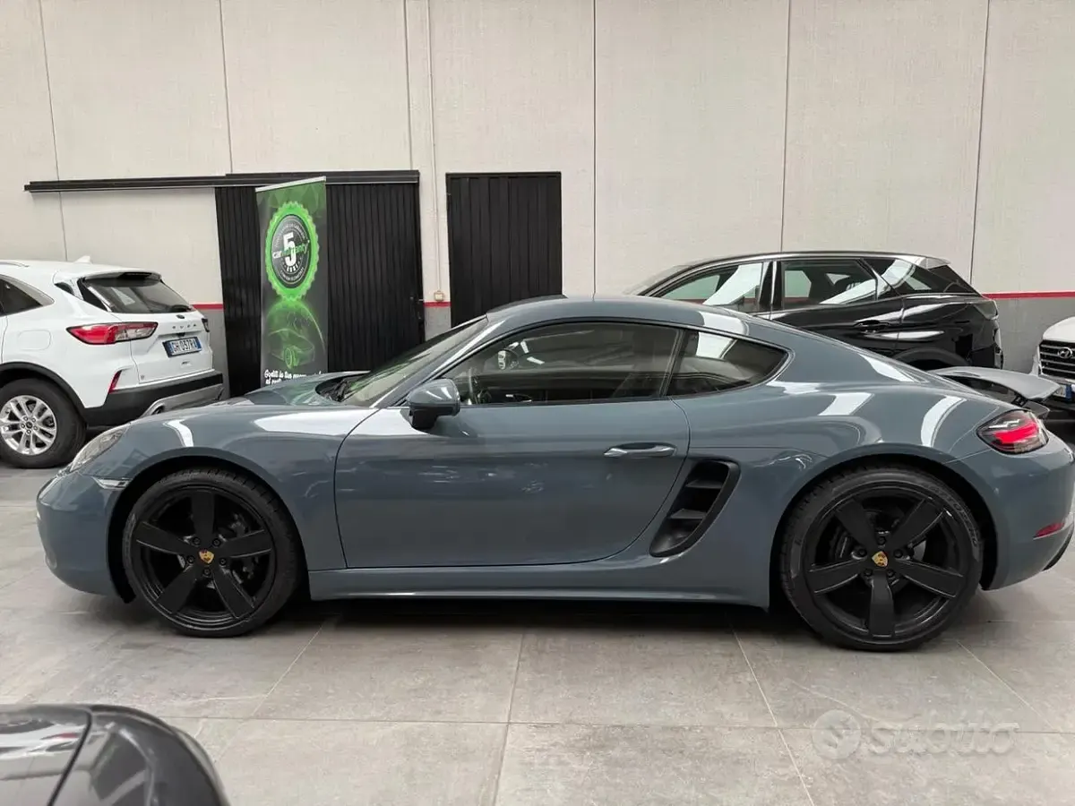 Usata Porsche 718 Cayman 300 CV (220 kW) 2018 Grigio Coupé