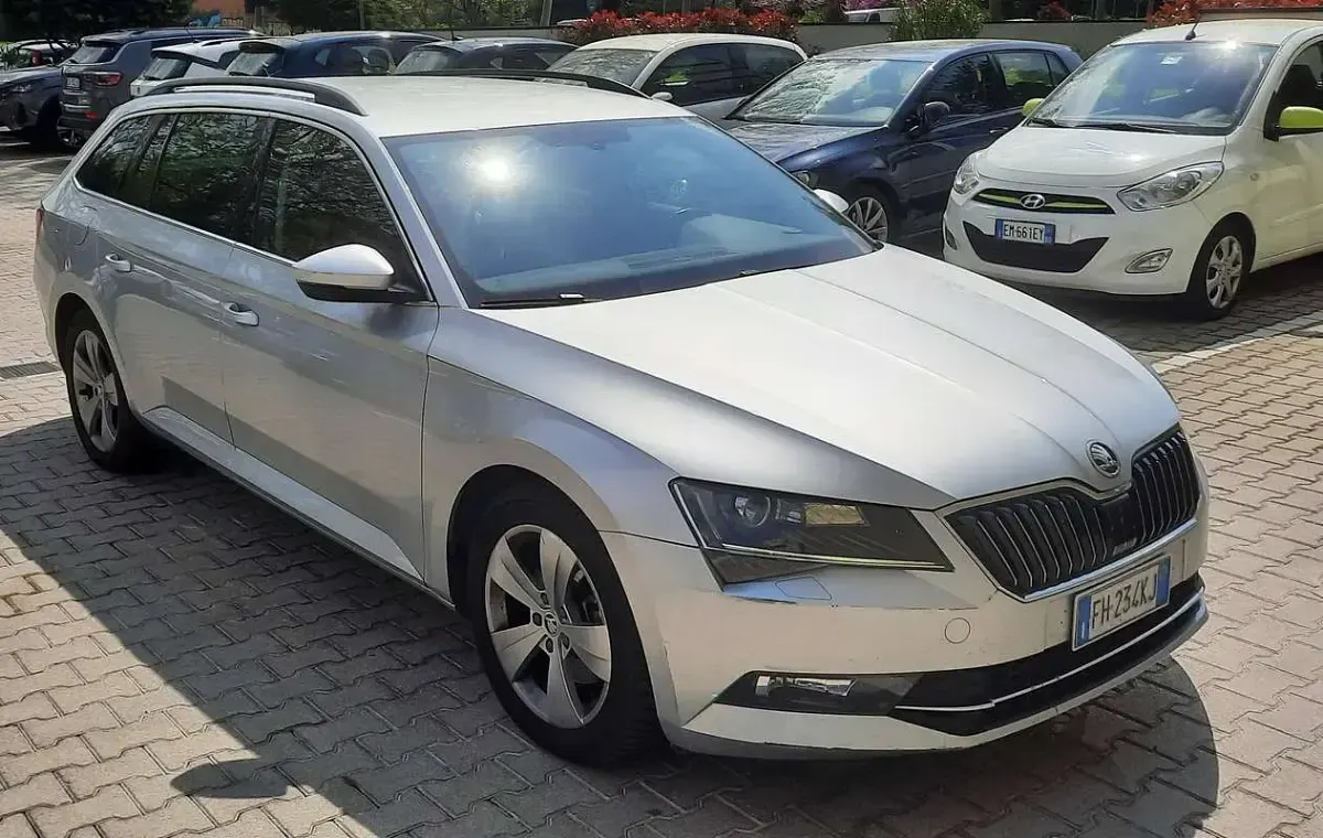Usata Skoda Superb Executive 150 CV (110 kW) 2017 Grigio Station wagon