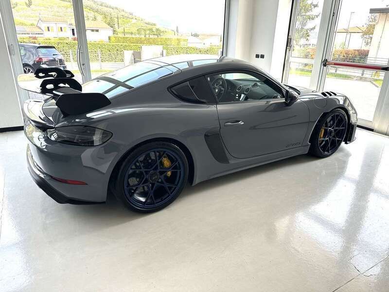 Nuova Porsche 718 Cayman GT4 500 CV (367 kW) 2025 Grigio artico Coupé