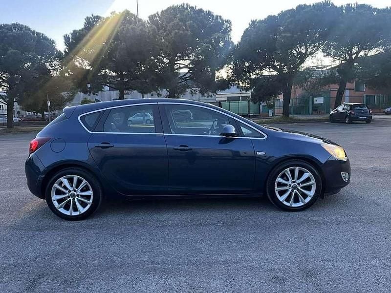 Usata Opel Astra Cosmo 110 CV (80 kW) 2010 Berlina