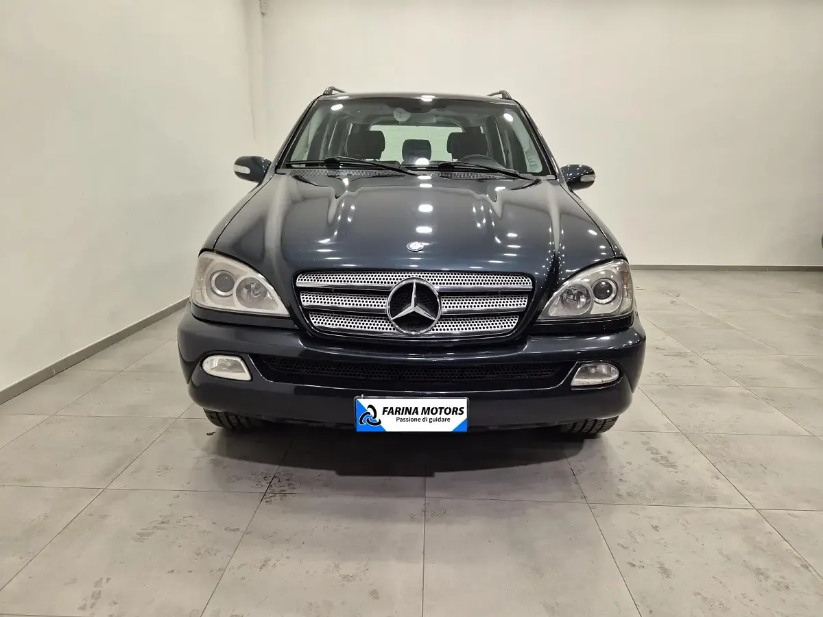 Usado Mercedes ML270 Edition 163 CV (119 kW) 2005 Azul SUV