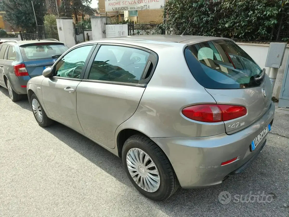 Usata Alfa Romeo 147 105 CV (77 kW) 2009 Grigio Utilitaria