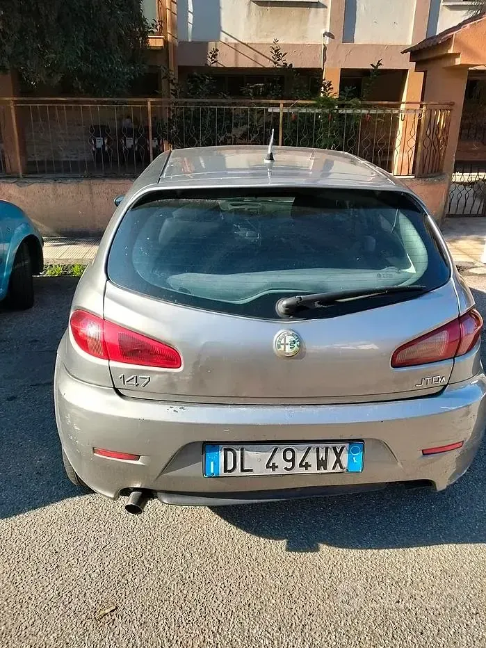 Usata Alfa Romeo 147 116 CV (85 kW) 2007 Grigio Utilitaria