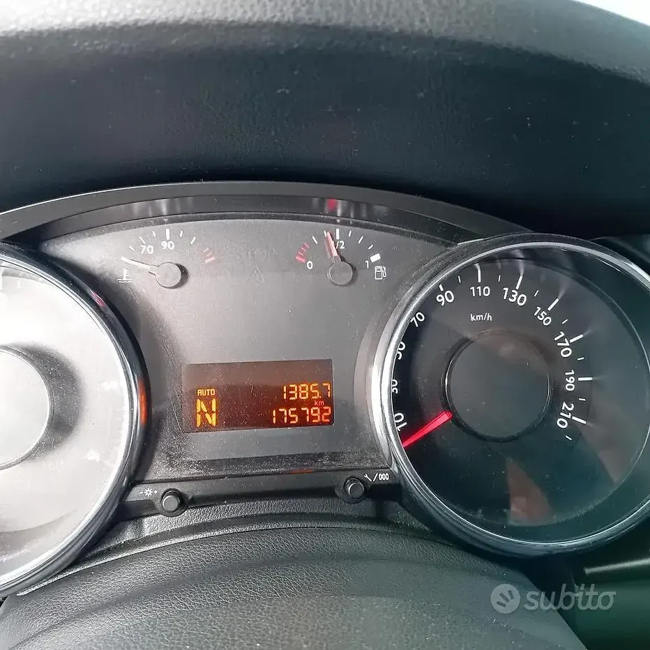Usata Peugeot 5008 110 CV (80 kW) 2009 Nero Monovolume