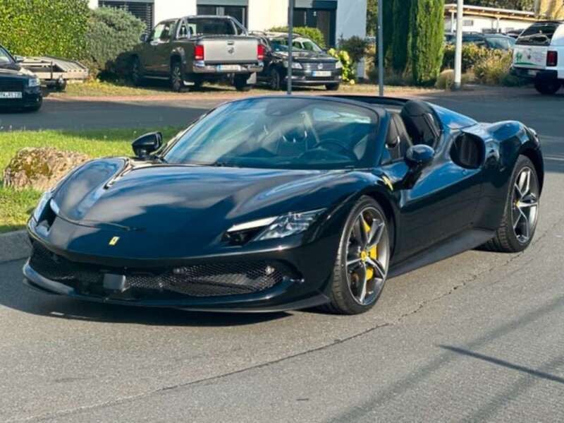 Usata Ferrari 296 663 CV (487 kW) 2024 Nero Cabrio