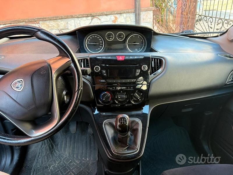 Usata Lancia Ypsilon 95 CV (69 kW) 2011 Nero Utilitaria