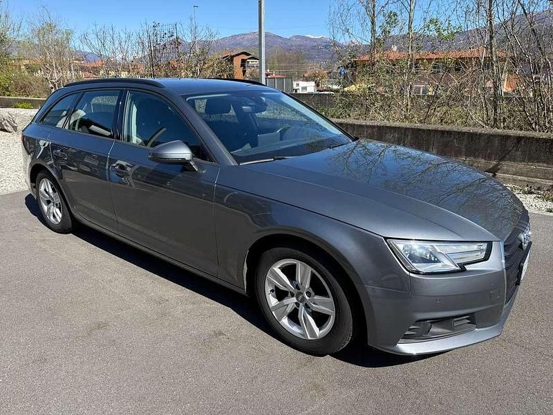 Begagnad Audi A4 140 HK (102 kW) 2019 Grå Kombi
