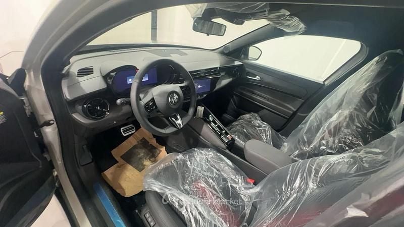 Nuova Alfa Romeo Junior Edizione Speciale 136 CV (100 kW) 2026 Beige SUV