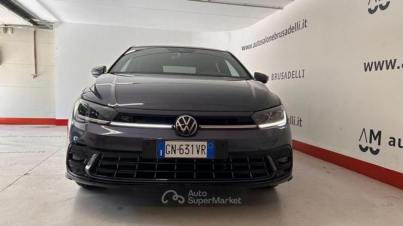 Usata VW Polo R-line 95 CV (69 kW) 2023 Grigio Utilitaria